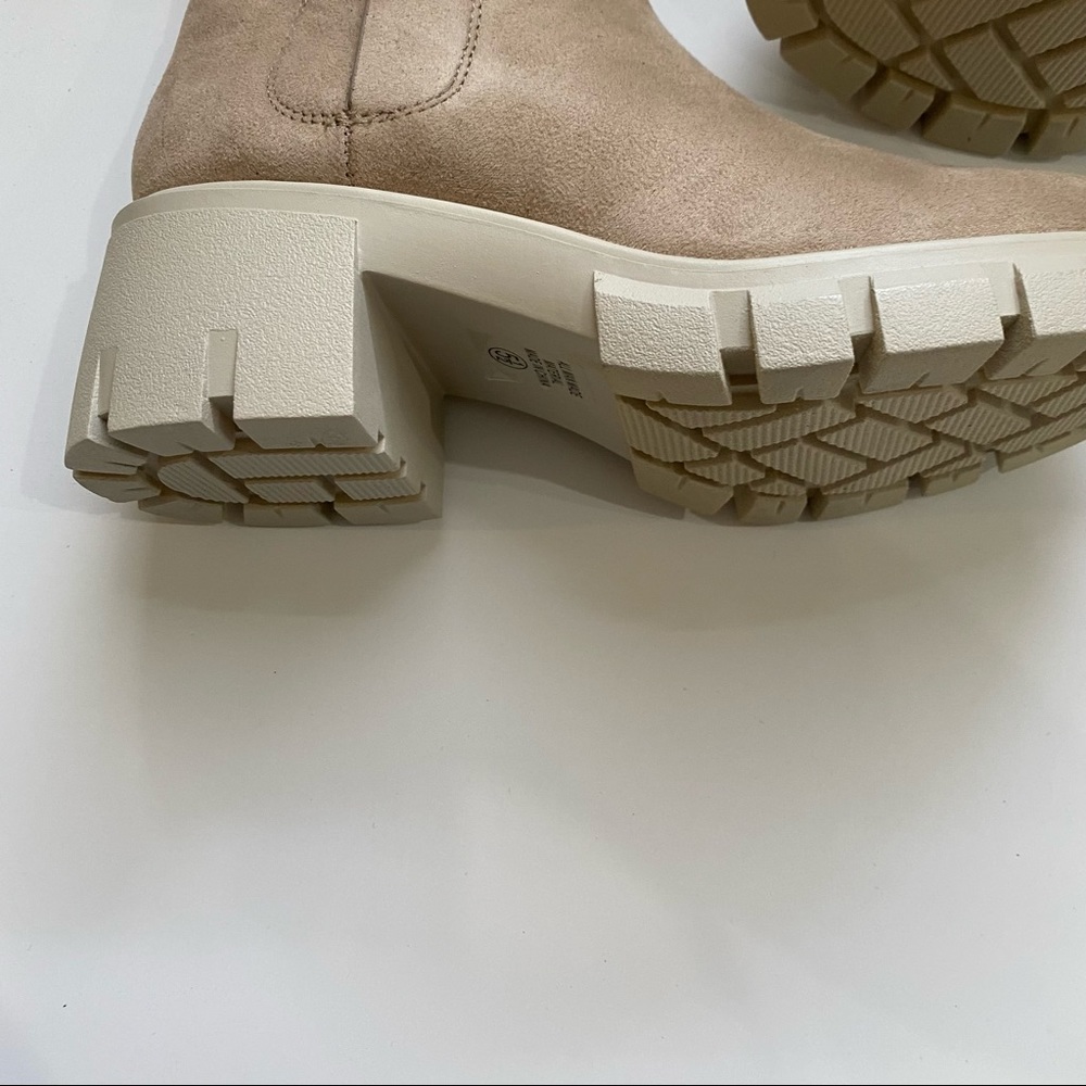 Soda Rita sand tan faux suede lug sole ankle booties NIB - Picture 5 of 8